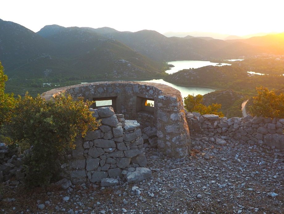 Tragom bunkera